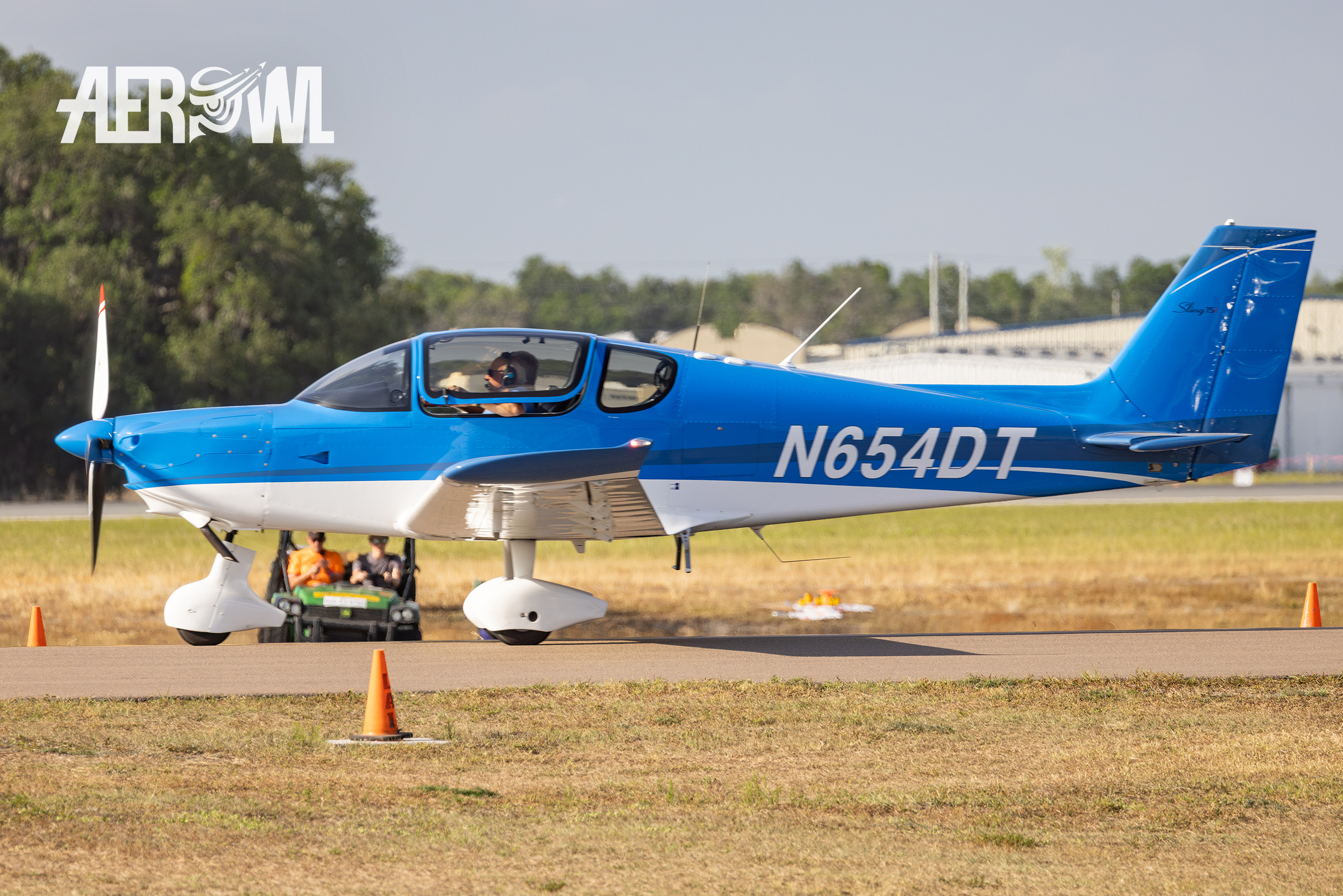 A blue painted 2023 Sling Aircraft Sling TSi rolling to the runway during the Sun´n Fun 2025 in Lakeland, Florida.