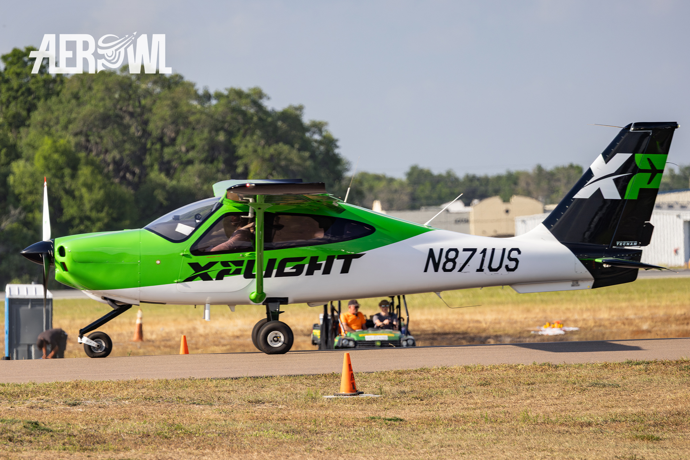 A green & black painted Tecnam P2010 MkII rolling to the runway during the Sun´n Fun 2025 in Lakeland, Florida.