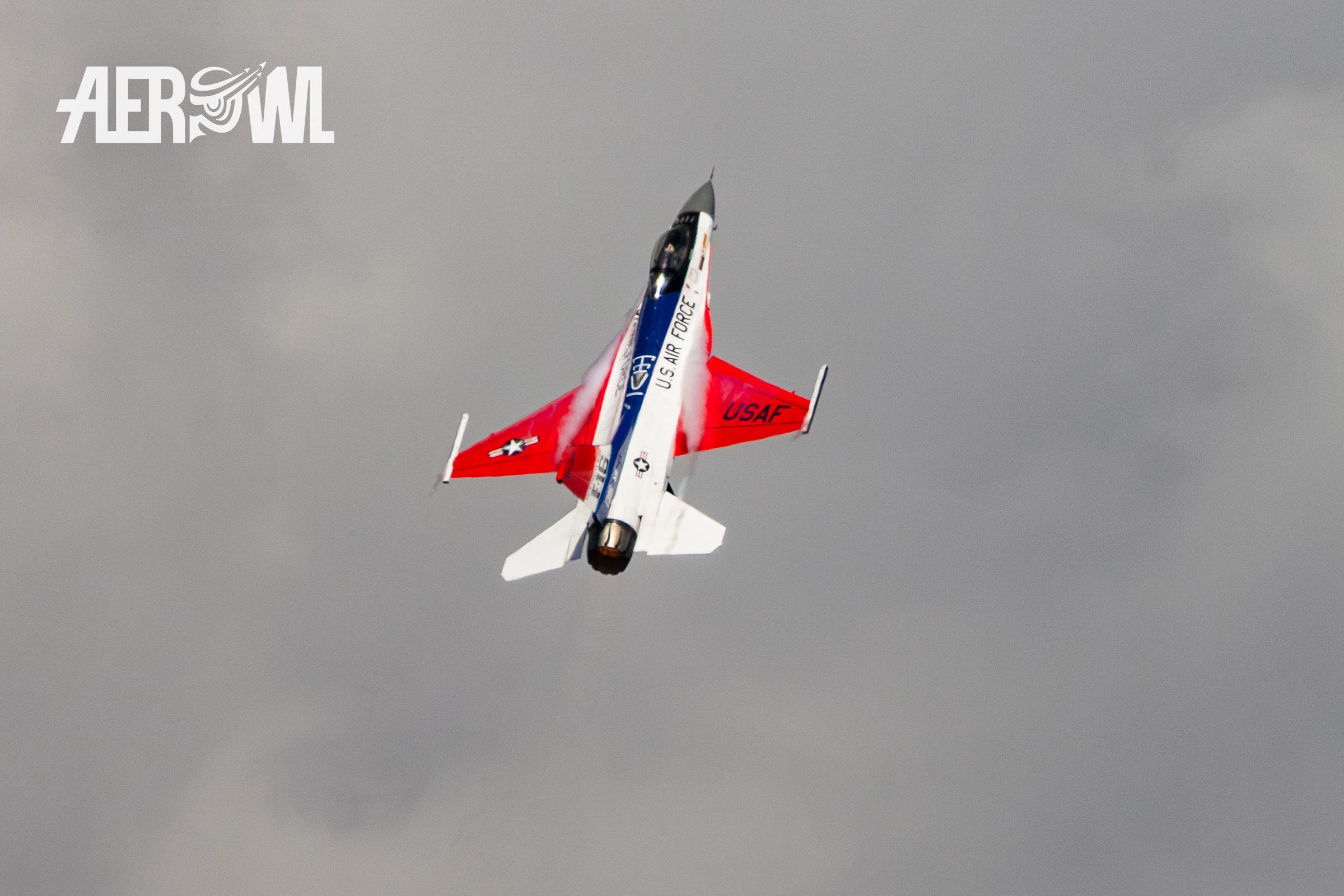 The pilot of the Viper Demo Team - F-16C Fighting Falcon - Display pulling G´s extrem at the Sun´n Fun 2025 in Lakeland, Florida