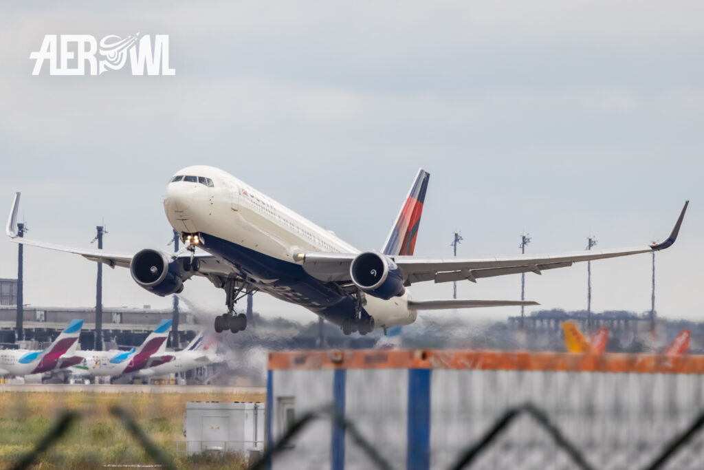 Lift off of a Delta Air Lines Boeing 767-332ER at the 06R/24L runway south before the begin of the ILA Berlin 2026 at the BER Airport Berlin Brandenburg.