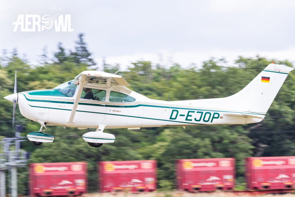 A Reims Cessna F182Q Skylane II “D-EJOP” approaching the runway at the Bienenfarm in Brandenburg during the “Stearman & Friends 2026” event.