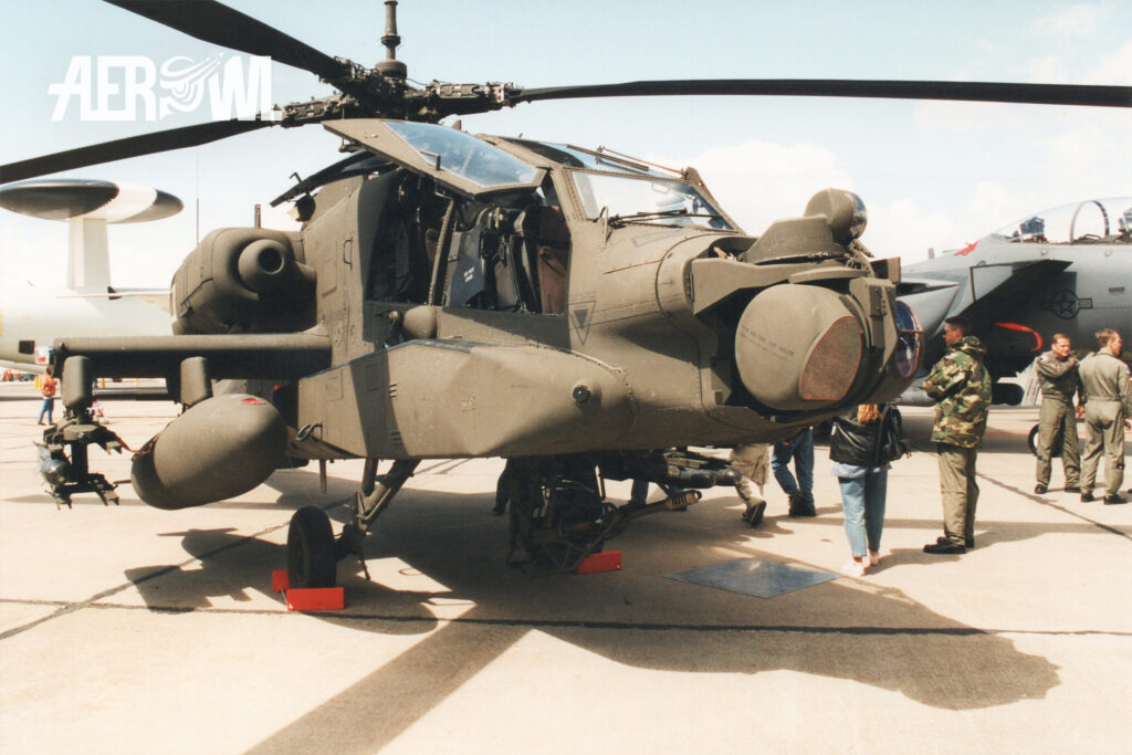 One of the highlights of my visit to ILA 1998 in Berlin-Schönefeld was the AH-64A Apache on static display.
