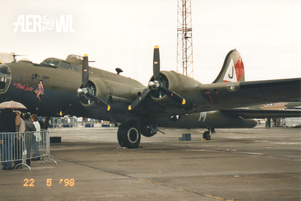 Boeing B-17G "Flying Fortress" with four Wright R-1820-97 engines, each producing 1,200 hp, during ILA 1998 in Berlin-Schönefeld.