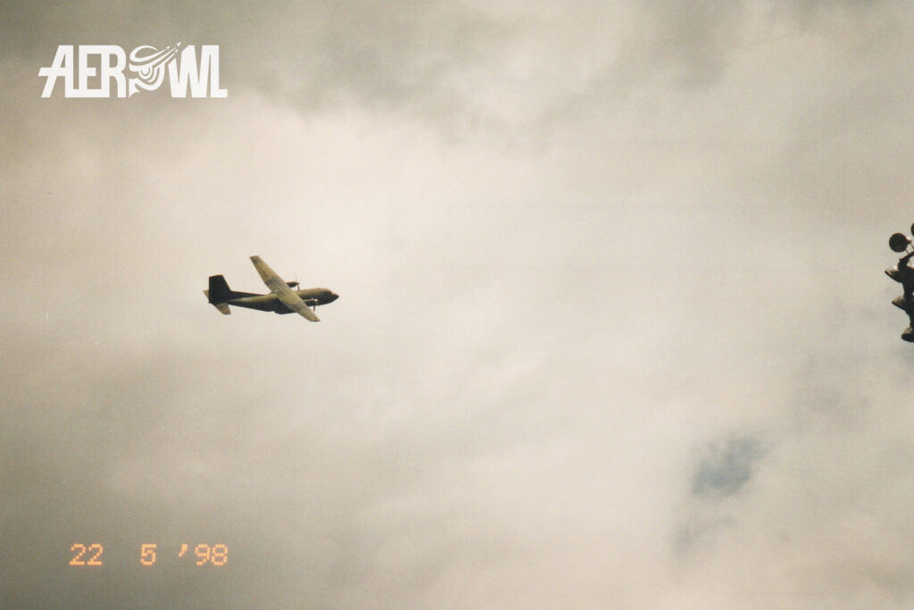 A German Air Force C-160 Transall turns right over the audience during ILA 1998 in Berlin-Schönefeld.