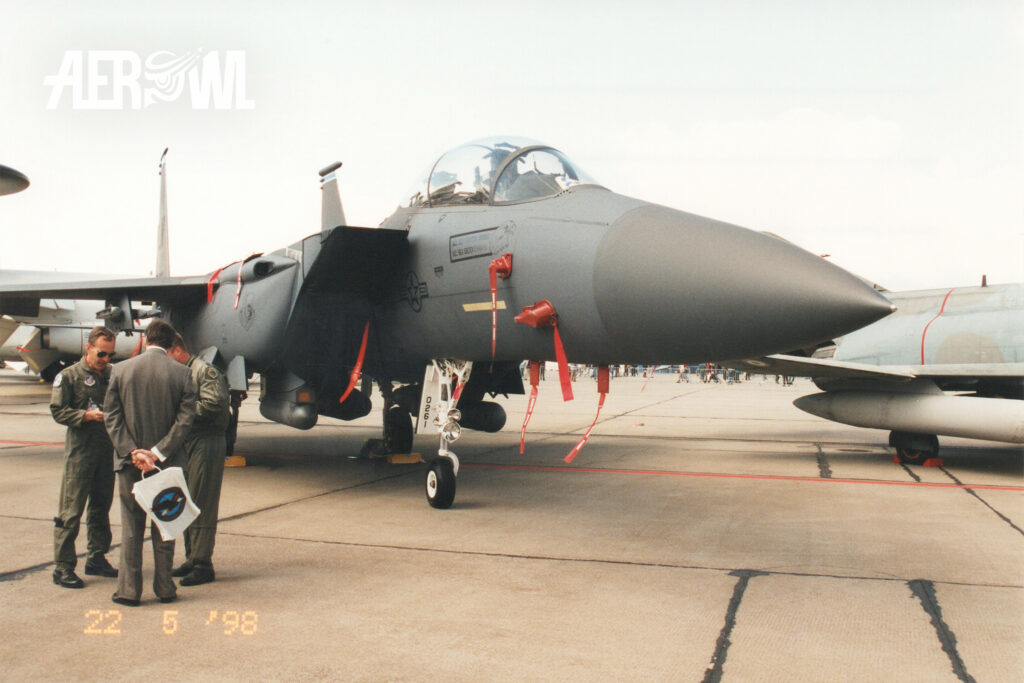 An F-15E Strike Eagle with several crew members in the foreground on static display during ILA 1998 in Berlin-Schönefeld.