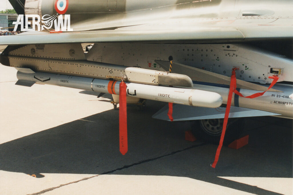 A closer look at the inert Matra MICA (Missile d’Interception et de Combat Aérien) carried beneath a French Air Force Mirage 2000N during the static display at ILA 1998 in Berlin-Schönefeld.
