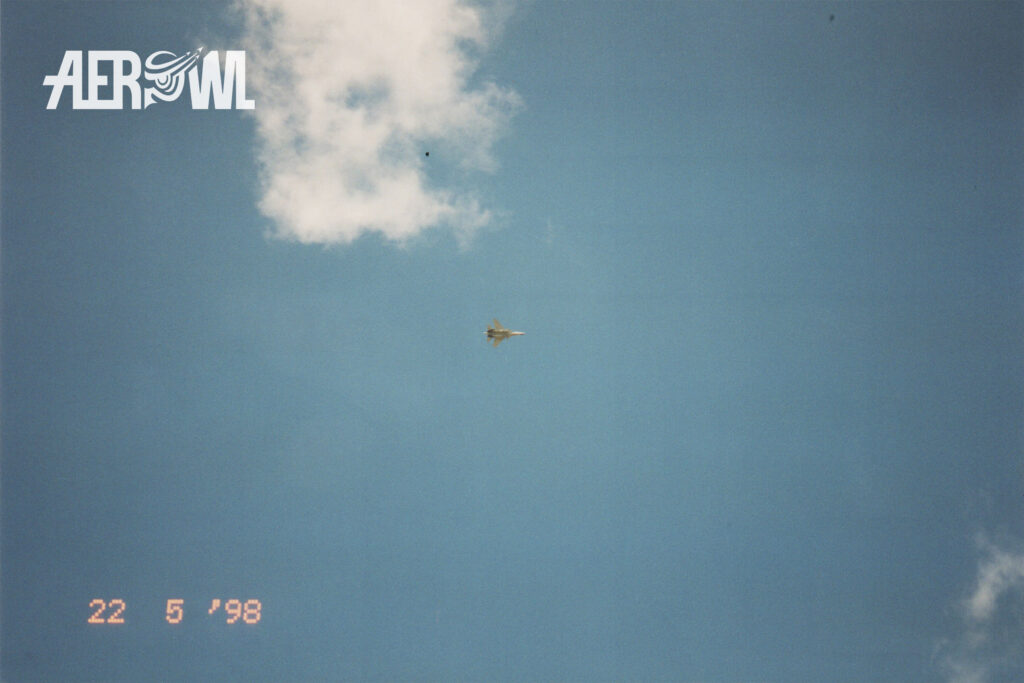 The Sukhoi Su-37 “Terminator,” bort number 711, was the star of the flying display and the sensation of ILA 1998 in Berlin-Schönefeld.