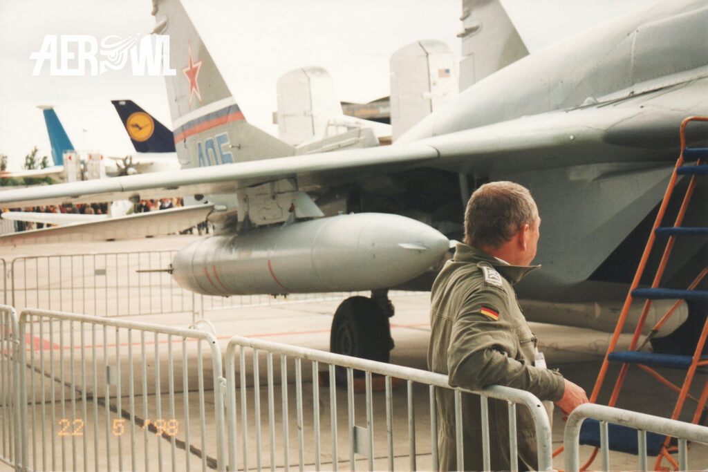 A Bundeswehr Oberstleutnant (lieutenant colonel) stands beside a Russian MiG-29 on static display during ILA 1998 in Berlin-Schönefeld.